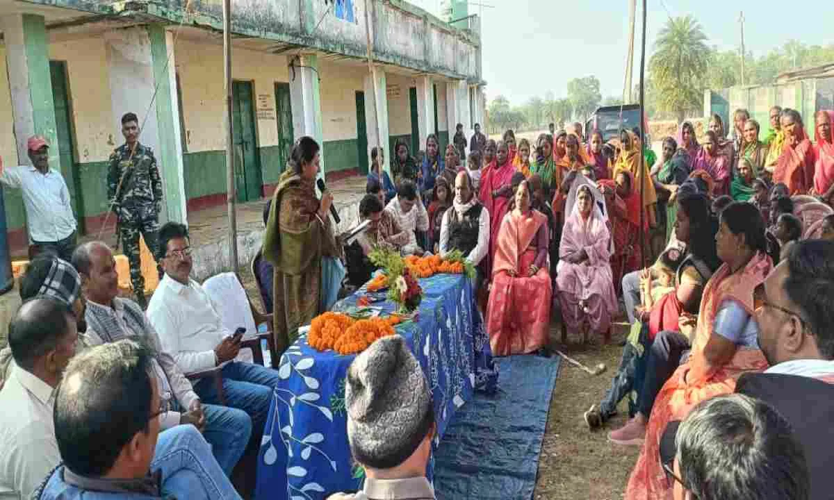 Giridih News: विधायक मंजू कुमारी ने ग्रामीण सड़क निर्माण का किया भूमि पूजन