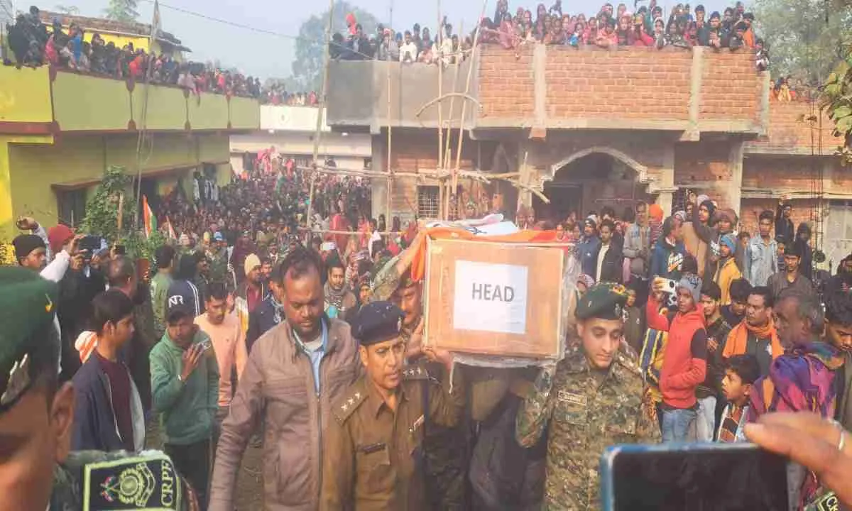 सीआरपीएफ जवान सुजीत का हुआ अंतिम संस्कार, अंतिम दर्शन को उमड़ा लोगों का हुजूम