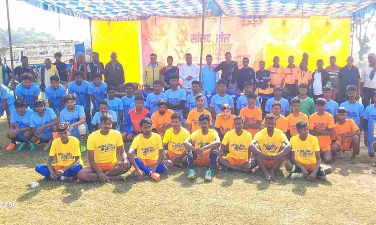  Palamu News: सांसद खेल महोत्सव के तहत पाटन के चन्दनपुर में हुआ फुटबॉल खेल का आयोजन