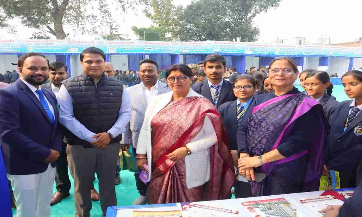 मॉडर्न विद्यालय में एजुकेशनल मेले का भव्य आयोजन, 1500 छात्रों को मिला करियर मार्गदर्शन