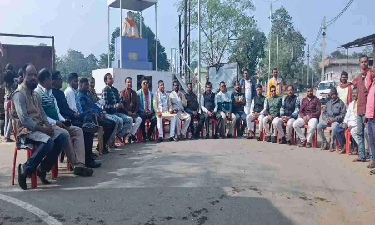 Koderma news: डॉक्टर भीमराव अंबेडकर की 70वीं पुण्यतिथि पर श्रद्धांजलि, कांग्रेस जनों ने किया आयोजन