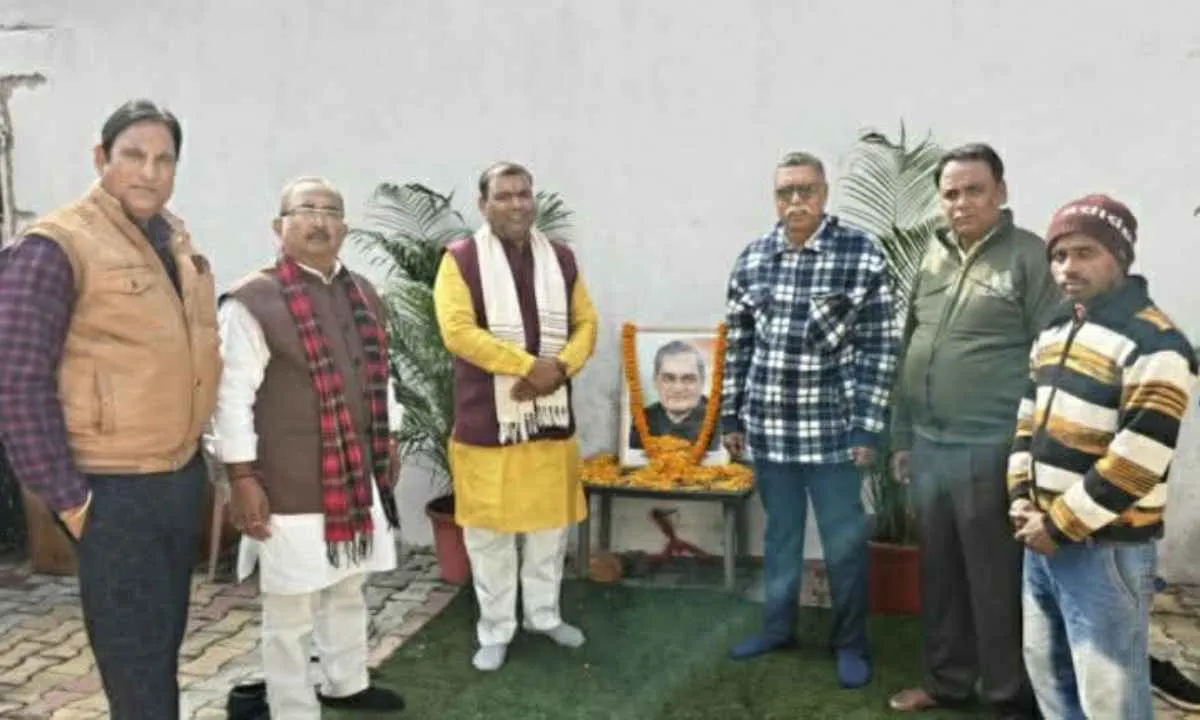 अटल बिहारी वाजपेयी जयंती पर गिरिडीह में भाजपा कार्यकर्ताओं ने दी श्रद्धांजलि