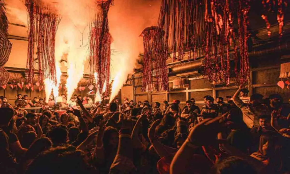 गोवा के नाइट क्लब में भीषण आग: डांस फ्लोर पर मचा हाहाकार, 25 की मौत