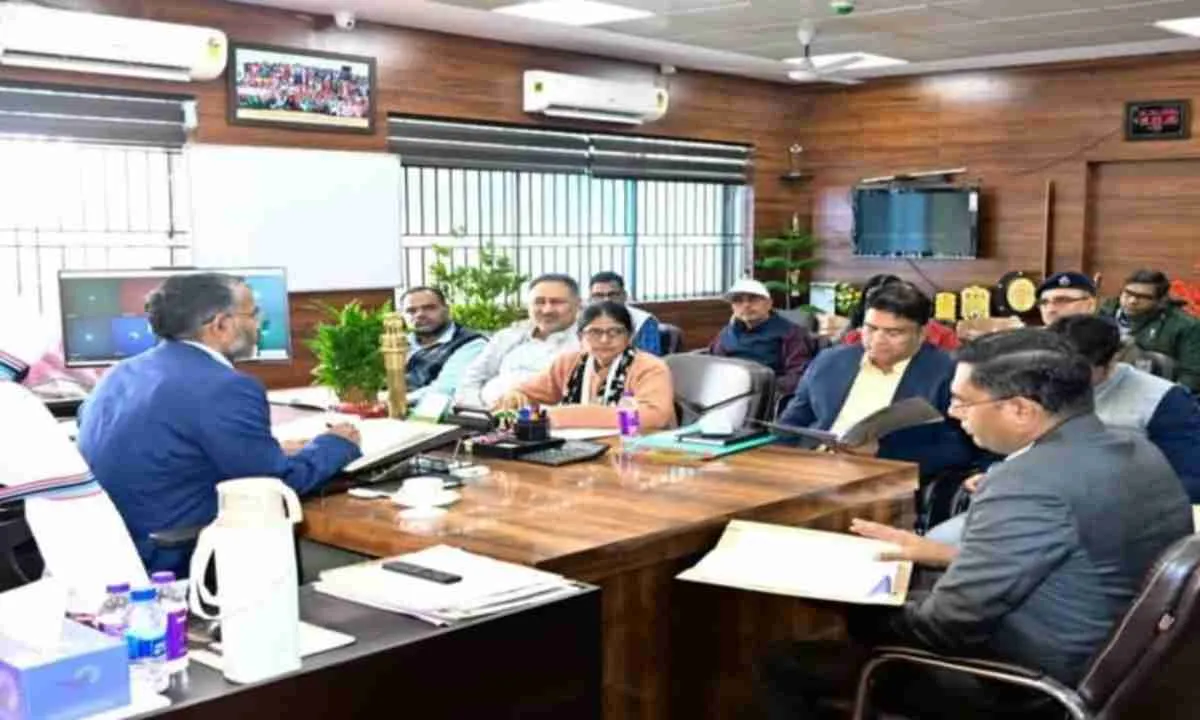 गिरिडीह में ट्रांसजेंडर कल्याण को लेकर जिला स्तरीय बैठक, शिक्षा व योजनाओं से जोड़ने पर जोर