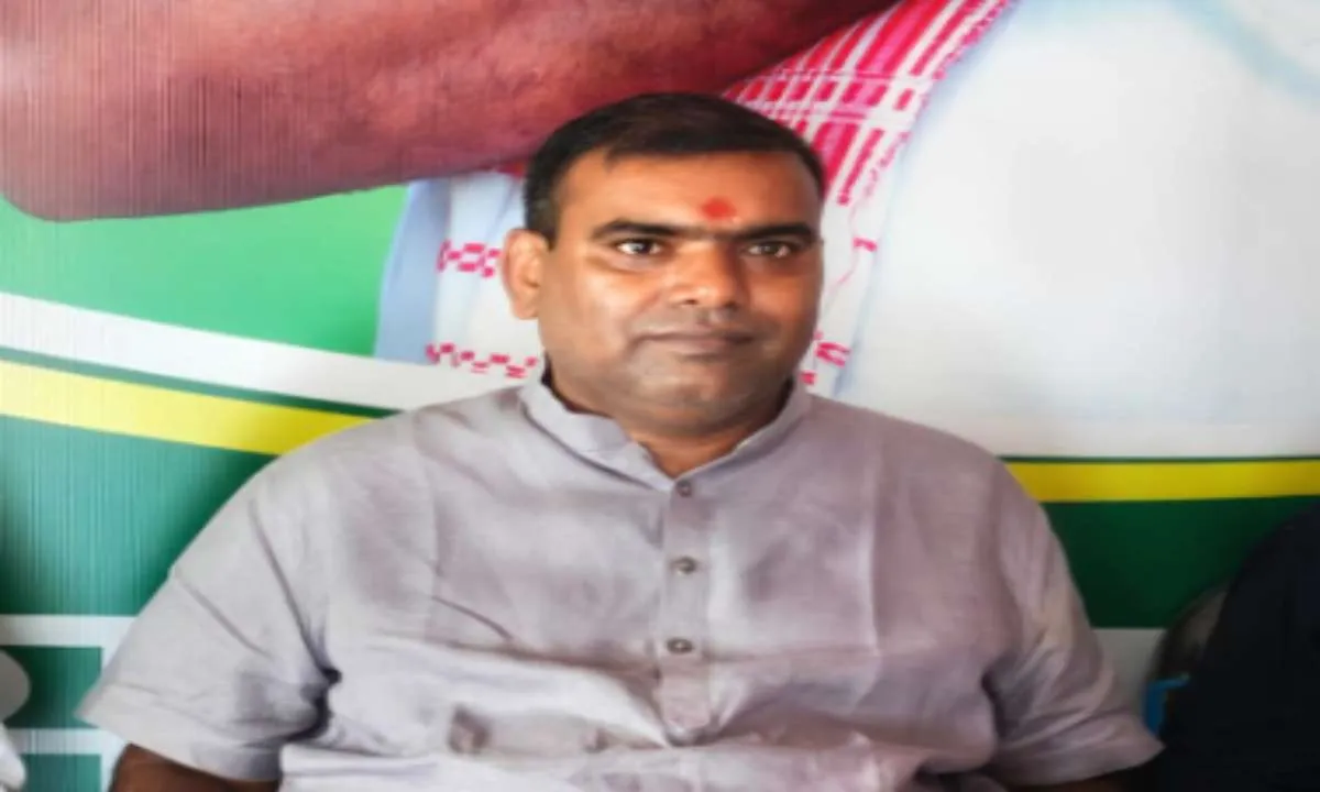 गिरिडीह में बेकाबू ठंड से गरीब-मजदूर परेशान, सुरेश साव ने प्रशासन पर कंबल वितरण और अलाव व्यवस्था में लापरवाही का लगाया आरोप