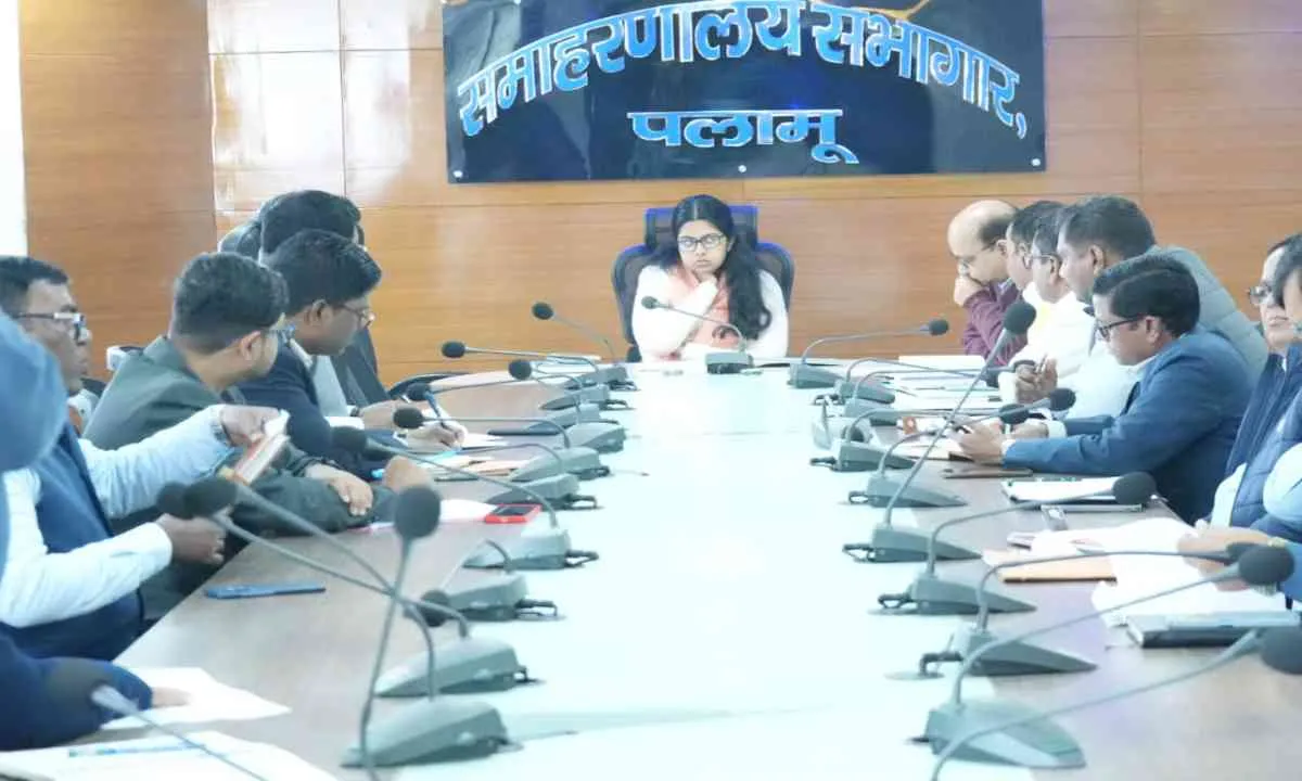 Palamu News : भूमि अधिग्रहण, मुआवजा भुगतान और कोल माइंस प्रतिनिधियों के ग्रीवांसेज पर हुई विस्तृत चर्चा