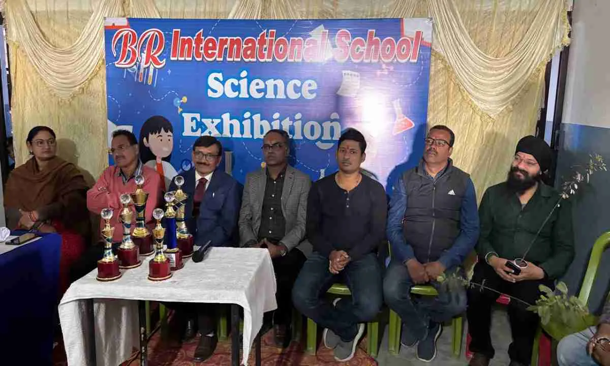 Koderma News : बी.आर. इंटरनेशनल स्कूल की विज्ञान प्रदर्शनी में छात्रों की नवाचार चमका, डॉ. राखी राय ने दिया प्रेरक संदेश