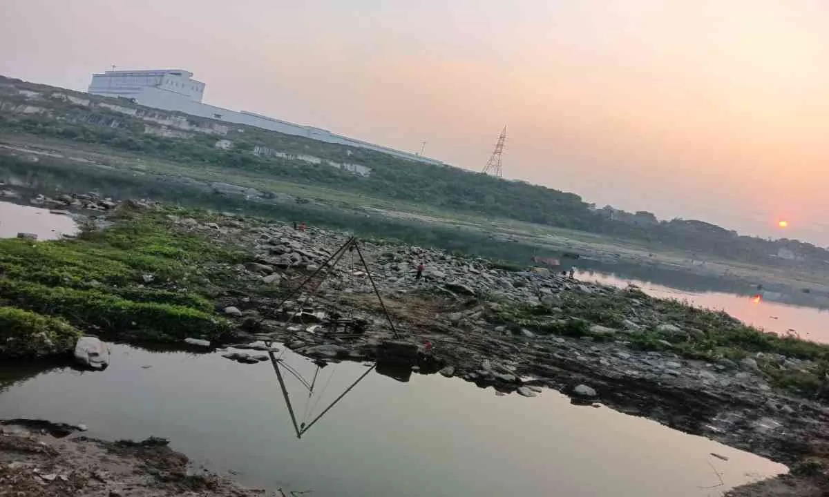 स्वर्णरेखा पुल निर्माण को लेकर विधायक ने उठाए सवाल, पथ निर्माण विभाग पर पक्षपात का आरोप