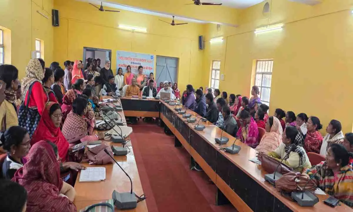 Dumka News : रानीश्वर में पेंशनधारियों के सामाजिक अंकेक्षण को लेकर कार्यशाला आयोजित