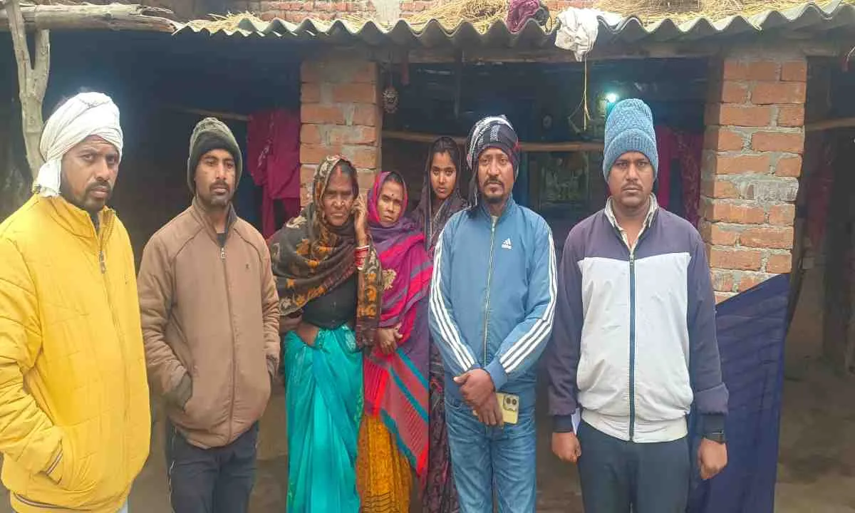 Giridih News : गावां में चोरी-डकैती से दहशत, एक ही रात 6 घरों से लाखों की संपत्ति उड़ा ले गए चोर