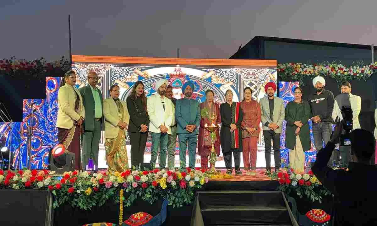 Giridih News: सलूजा गोल्ड इंटरनेशनल स्कूल का वार्षिक उत्सव शानदार तरीके से संपन्न