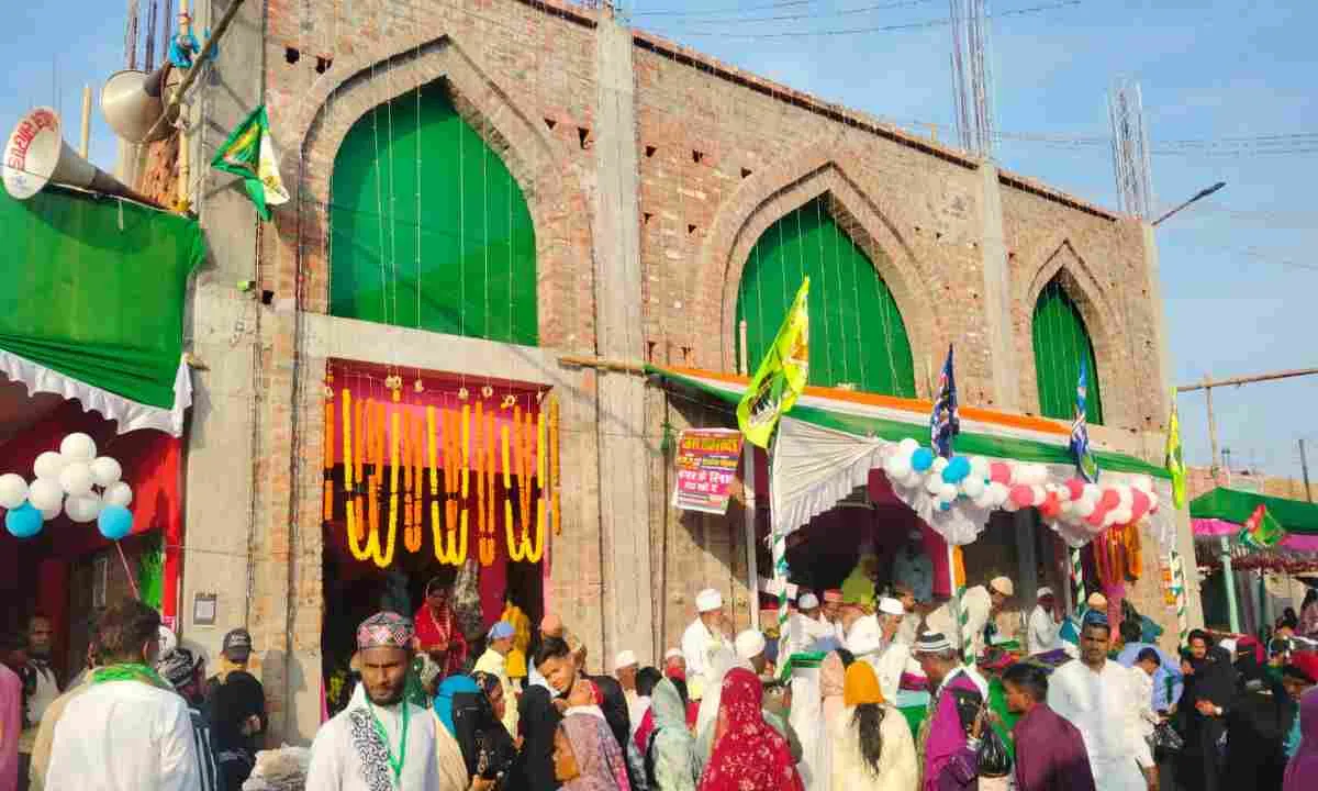 चीरुवां शरीफ में उर्स का भव्य आयोजन, दूसरे दिन जलसा संपन्न