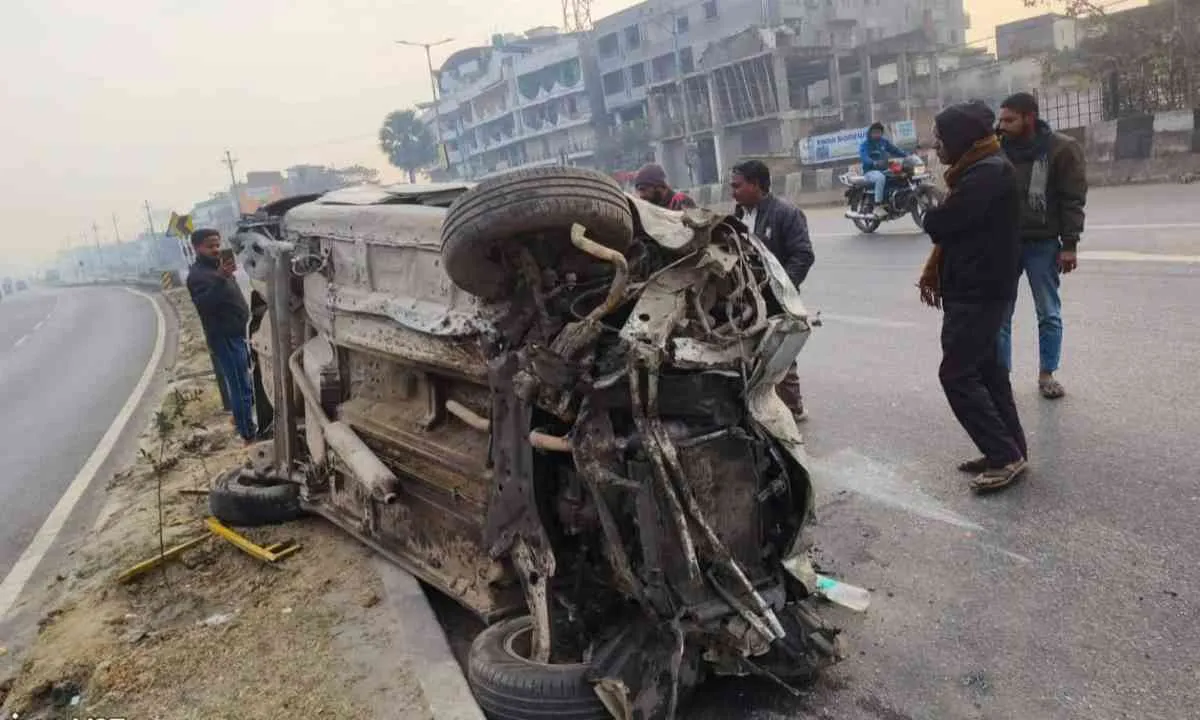 तिलैया के महाराणा प्रताप चौक पर कार दुर्घटना, दो युवक घायल