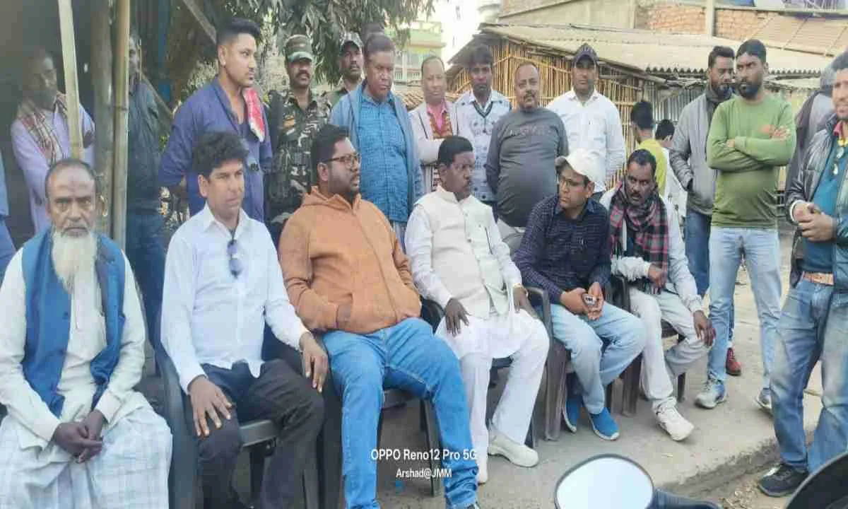 Sahibganj News : झामुमो स्थापना दिवस को लेकर विधायक हेमलाल मुर्मू ने किया क्षेत्र भ्रमण