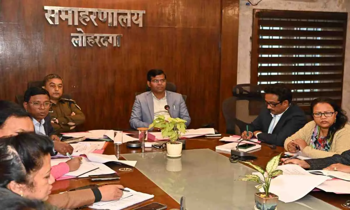 लोहरदगा में नगरपालिका आम निर्वाचन 2026 को लेकर उपायुक्त की अध्यक्षता में तैयारी बैठक