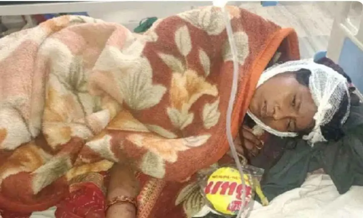 ससुराल पहुंचे दामाद ने मचाया कोहराम; ससुर की चाकू मारकर हत्या, पत्नी और साली गंभीर