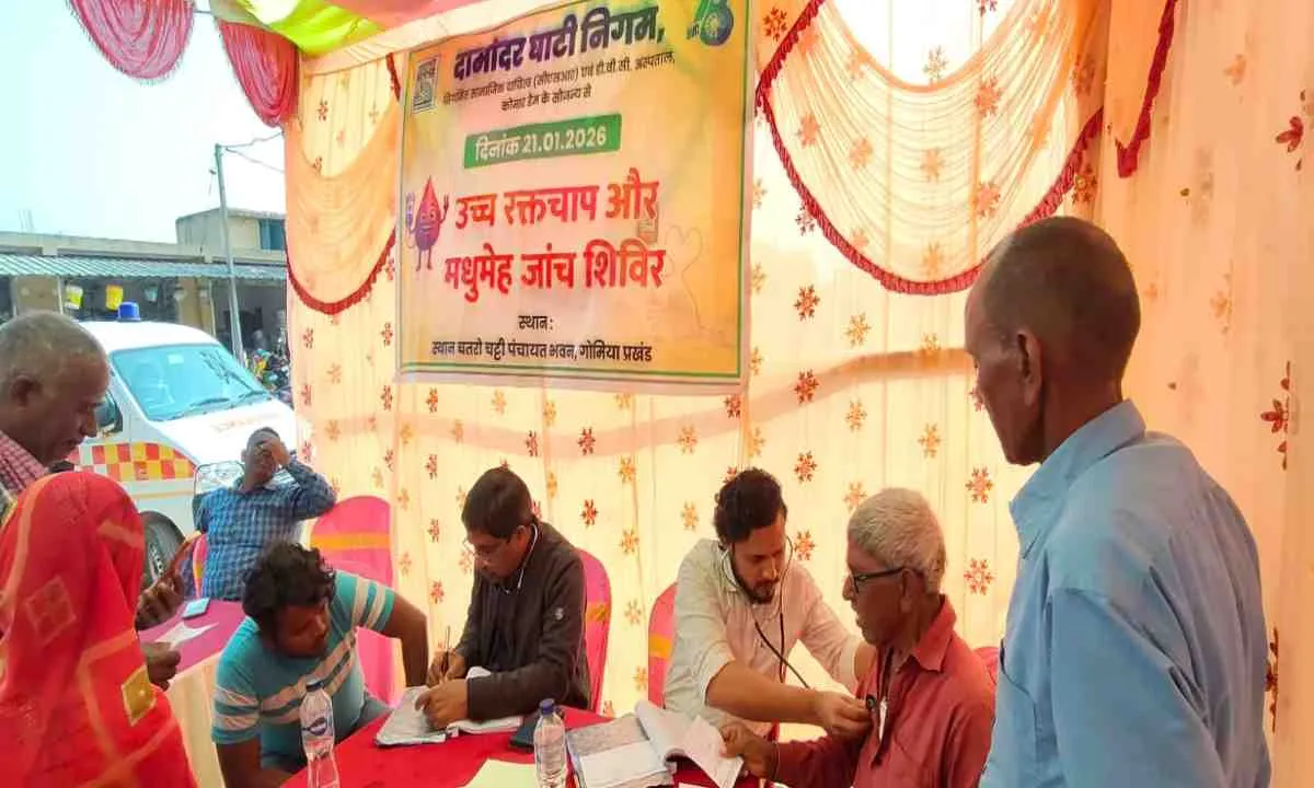 Hazaribag News: डीवीसी सीएसआर की पहल, चतरोचट्टी में स्वास्थ्य जांच शिविर का आयोजन