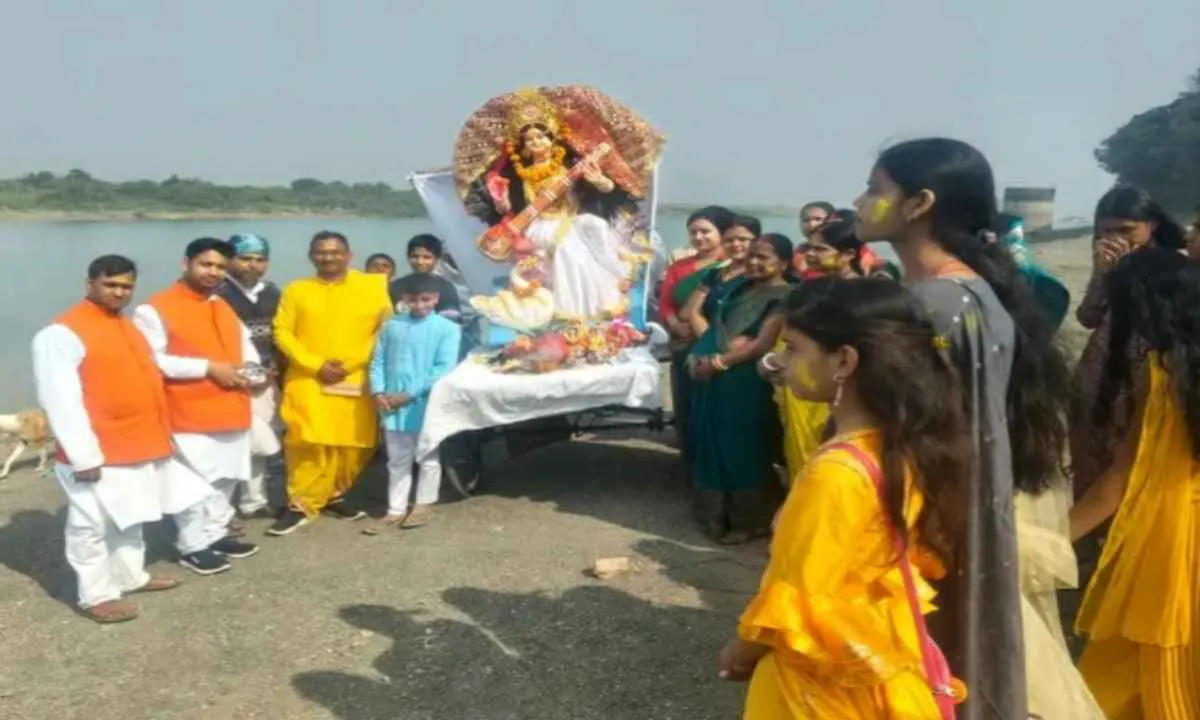 Sahibganj News : विद्या भारती विद्यालय साहिबगंज में श्रद्धा और उत्साह के साथ मनाया गया बसंत पंचमी पर्व