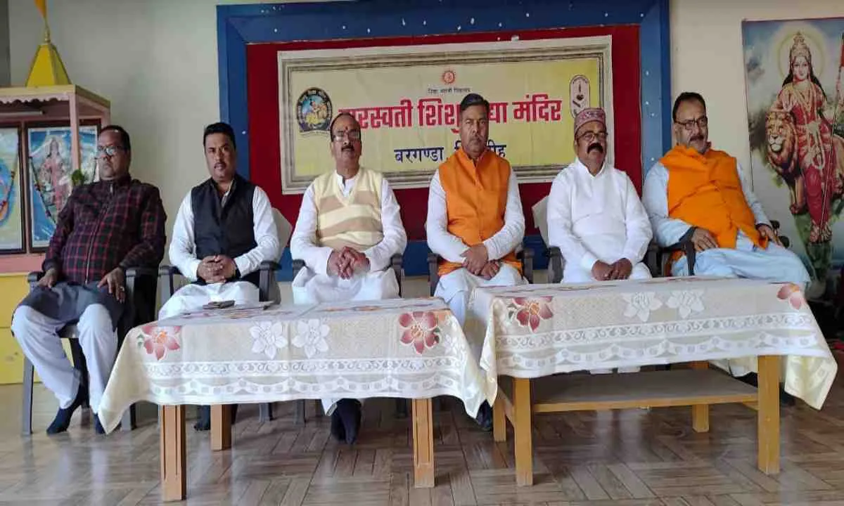 Giridih News : सरस्वती शिशु विद्या मंदिर बरगंडा का विद्या विकास समिति ने किया निरीक्षण