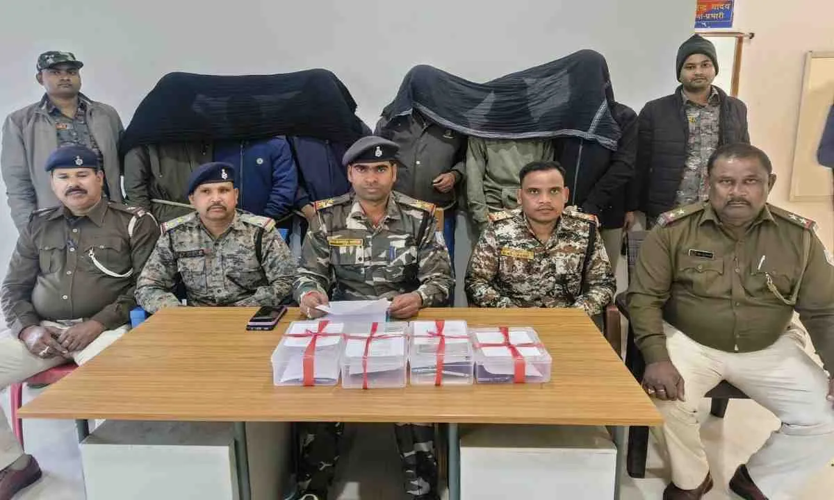 Dumka News : सरैयाहाट पुलिस ने साइबर ठगी गिरोह का किया पर्दाफाश, 6 आरोपी गिरफ्तार