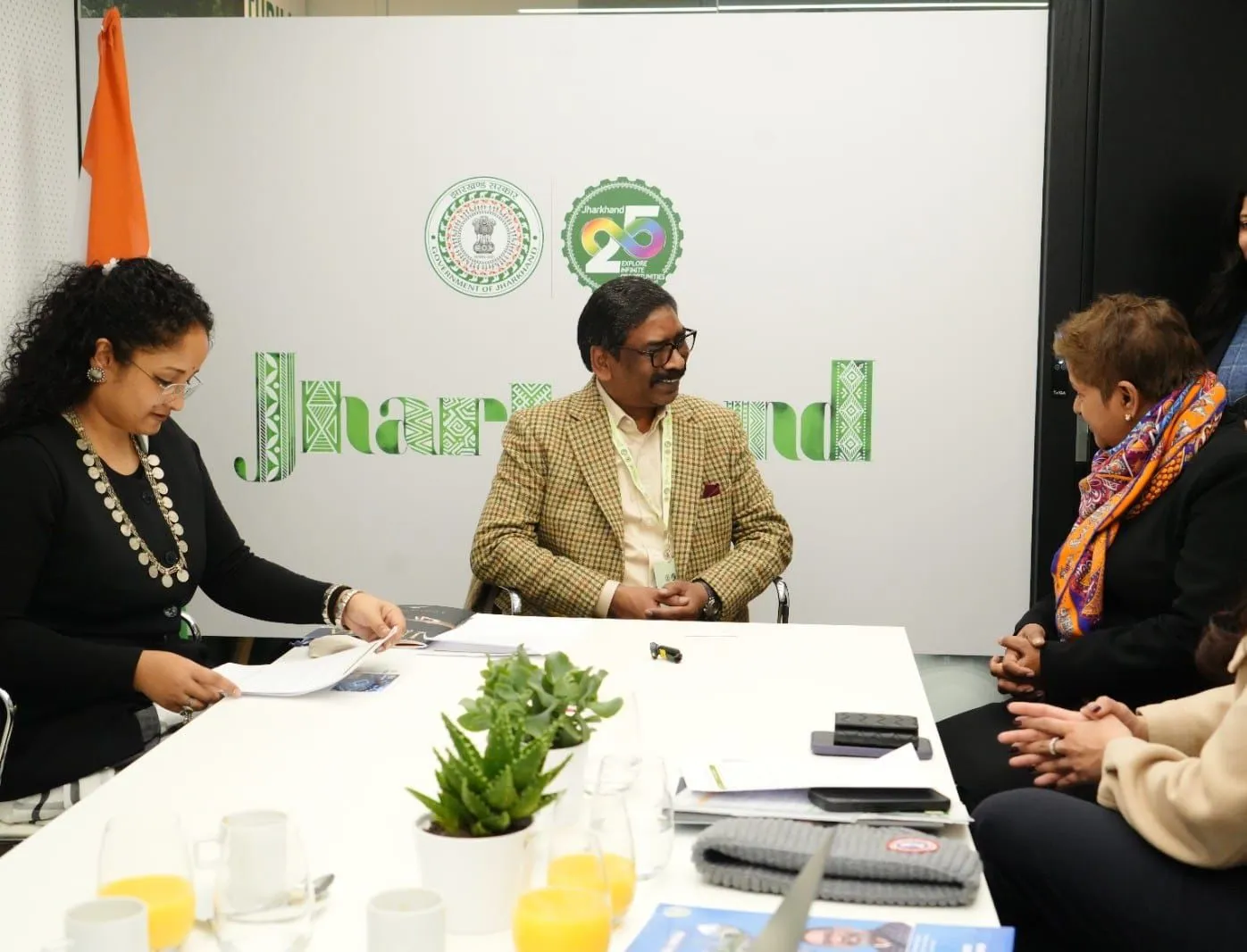 दावोस में मुख्यमंत्री हेमंत सोरेन का ब्लूमबर्ग एशिया-पैसिफिक से संवाद, झारखंड के 25 वर्षीय विकास विज़न पर चर्चा