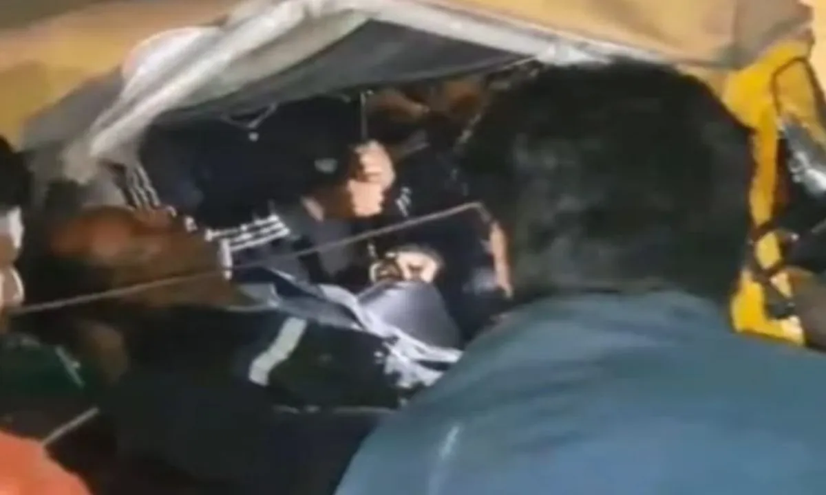 Chaibasa News : मानगो पुल के पास खड़े ट्रेलर से टेंपो की भीषण टक्कर, चालक की मौके पर मौत