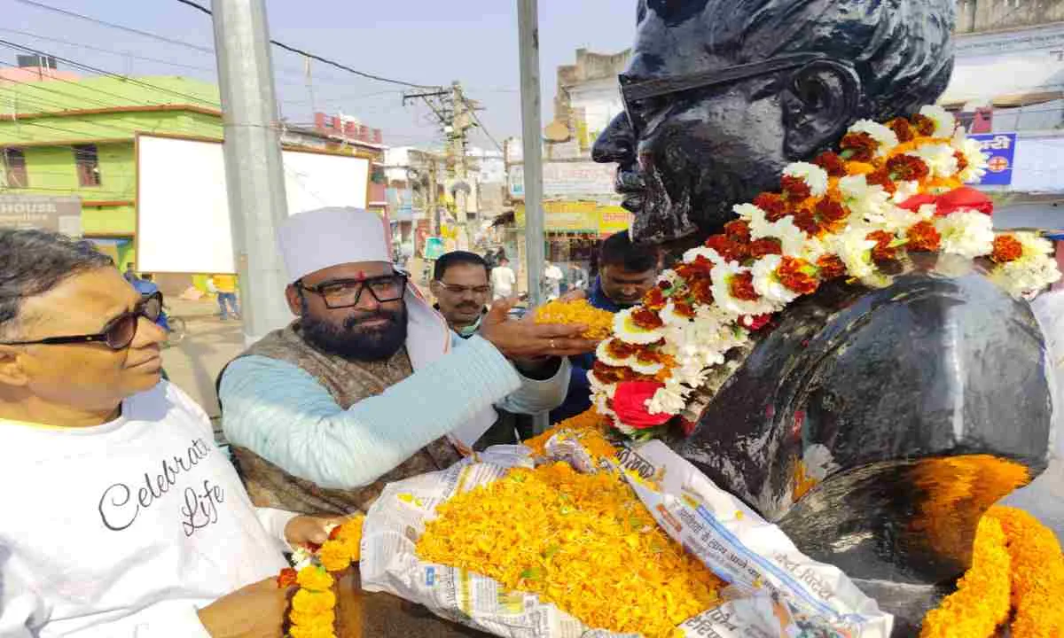 दुमका में जननायक कर्पूरी ठाकुर जी की 102वीं जयंती श्रद्धा और सम्मान के साथ मनाई गई