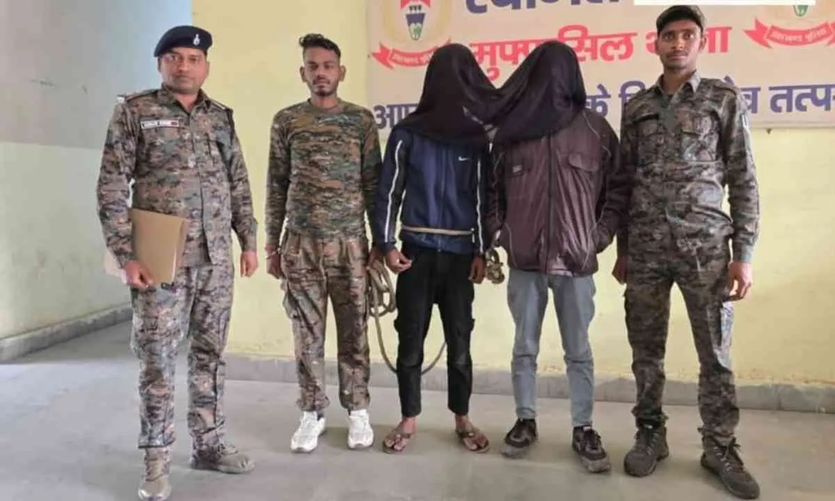 Giridih News: सीसीएल स्टोर रूम से लोहा चोरी करने वाले दो युवक गिरफ्तार, 3.5 क्विंटल स्क्रैप बरामद