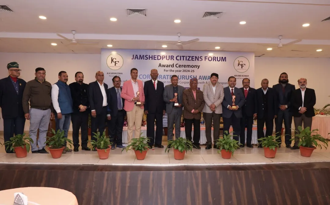 Chaibasa News : जमशेदपुर सिटीजन फोरम ने समाज और कॉरपोरेट जगत में योगदान देने वाले विशिष्ट व्यक्तित्वों को किया सम्मानित