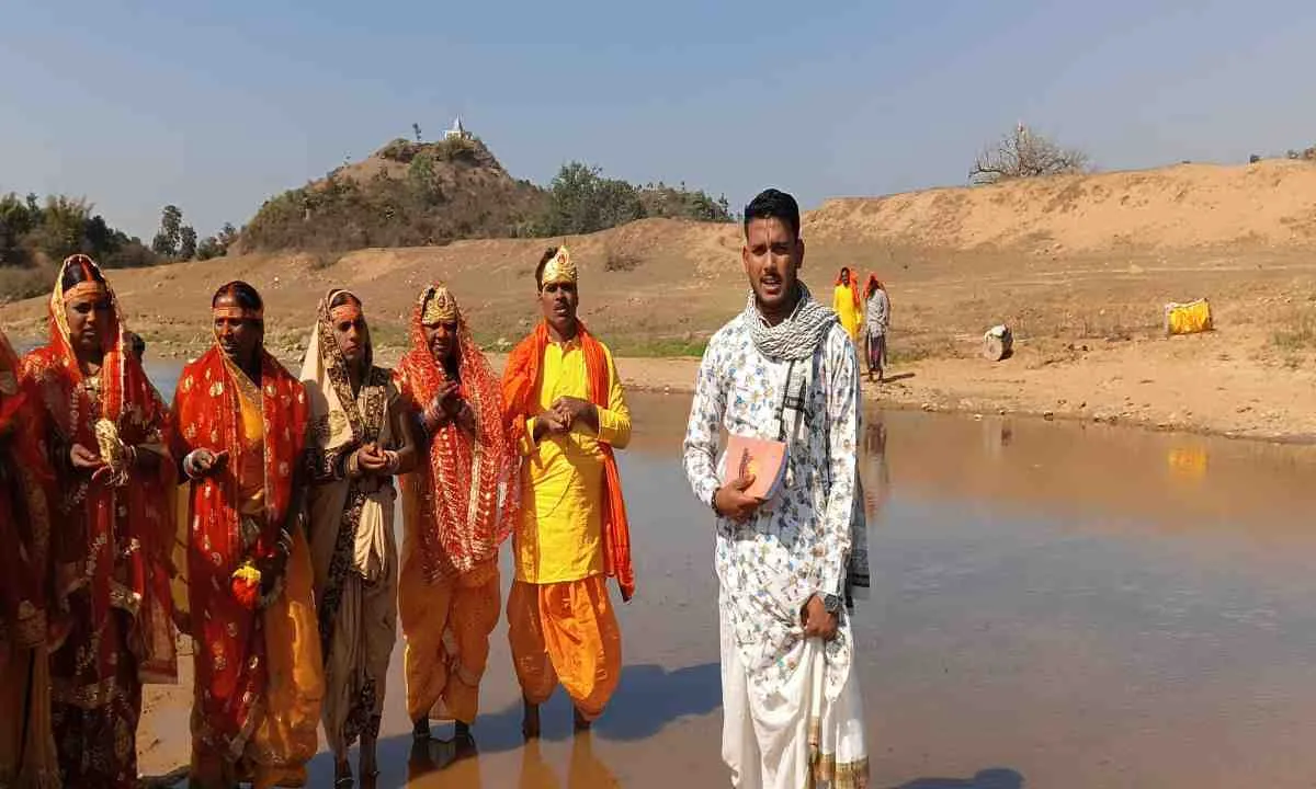 भंडारी पंचायत में गूंजा वैदिक मंत्रोच्चार: अभिषेक और चंदन पांडे ने किया नूतन गृह प्रवेश