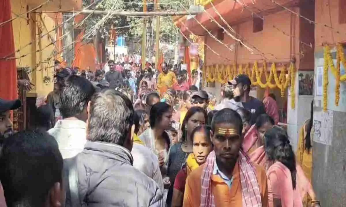 Koderma News : ध्वजाधारी धाम में भक्तिमय माहौल, हर-हर महादेव के जयकारे