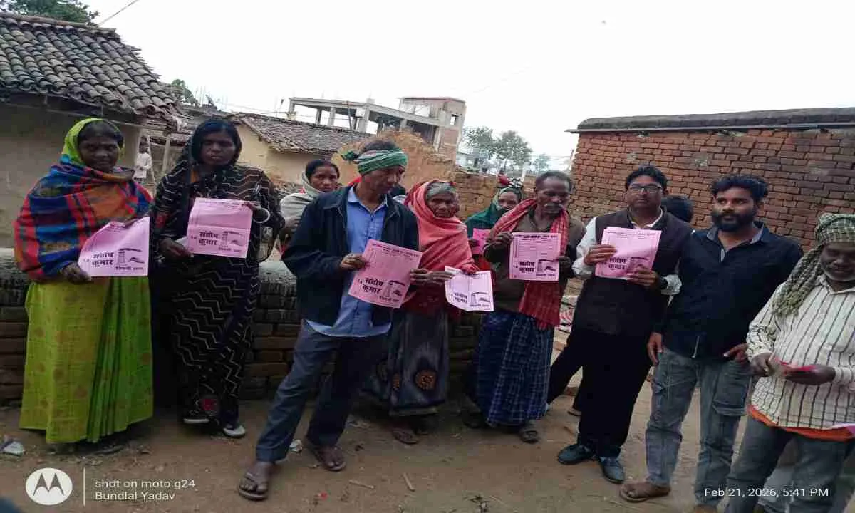 Koderma News : प्रचार के अंतिम दिन अध्यक्ष पद के उम्मीदवार संतोष यादव ने झोंकी पूरी ताकत