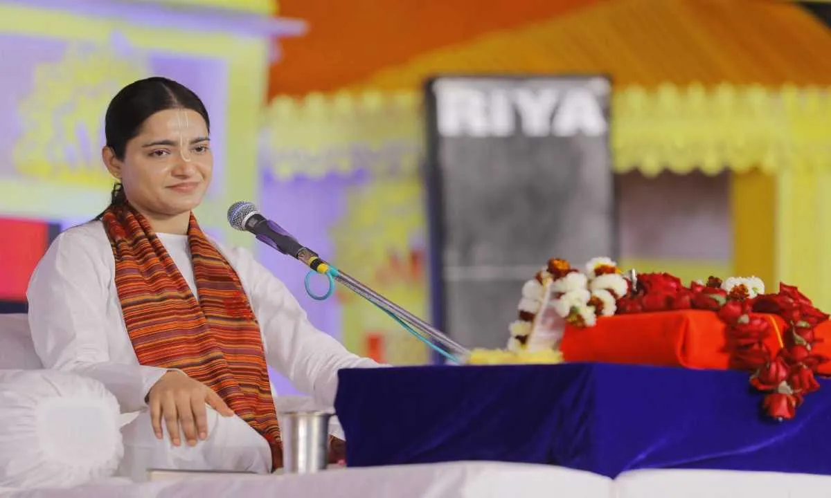 विश्व हिंदू परिषद ने साध्वी कृष्णप्रिया को किया सम्मानित, सनातन संस्कृति की मजबूती पर दिया जोर