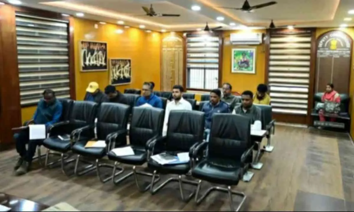 साहिबगंज में जनजातीय विकास योजनाओं की समीक्षा बैठक, उपायुक्त ने दिए सख्त निर्देश