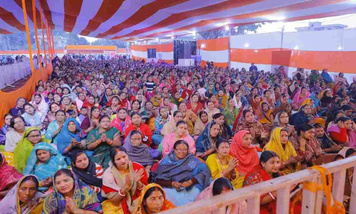 विश्व हिंदू परिषद ने साध्वी कृष्णप्रिया को किया सम्मानित, सनातन संस्कृति की मजबूती पर दिया जोर