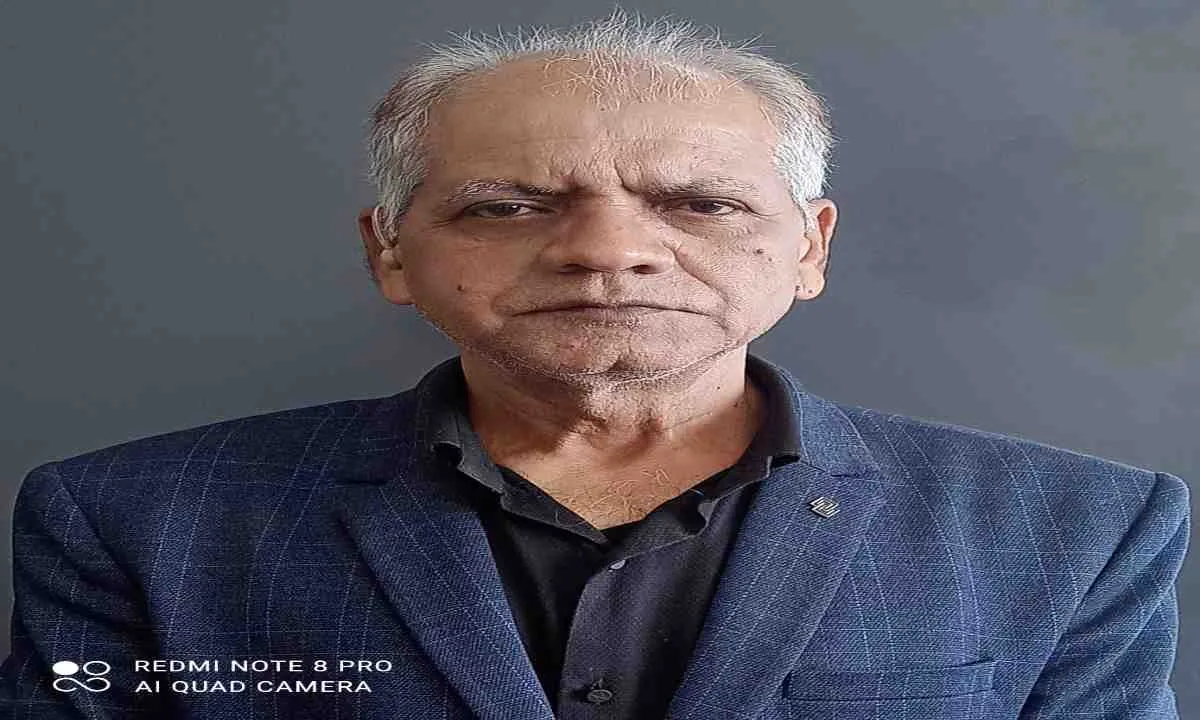 'जादूगर’ कविता में सत्ता और व्यवस्था पर तीखा सवाल