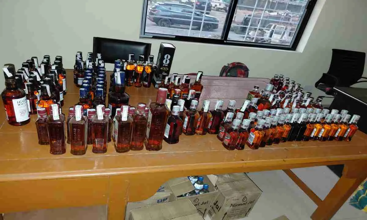 चुनाव से पहले अवैध शराब पर बड़ी कार्रवाई, तीन तस्कर गिरफ्तार