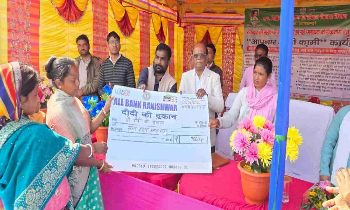 Dumka News : उपायुक्त के निर्देश पर रानीश्वर प्रखंड में विशेष शिविर आयोजित