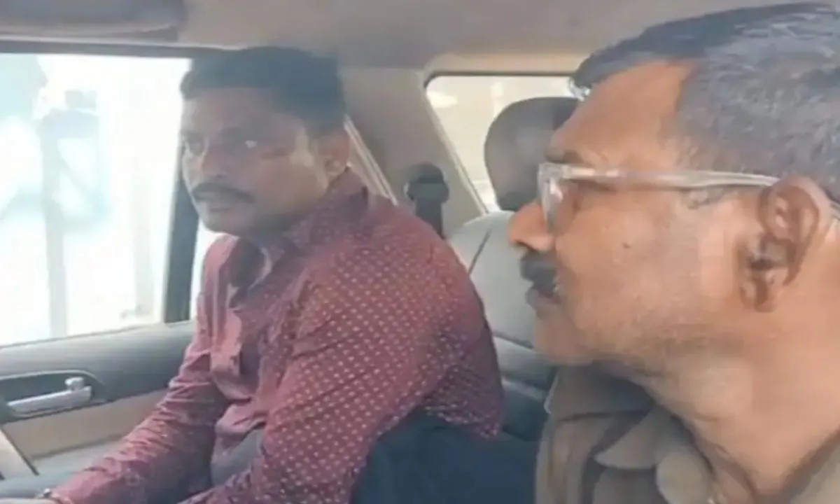 Chaibasa News : मानगो पुल पर युवक ने की आत्महत्या की कोशिश, लोगों की सतर्कता से बची जान