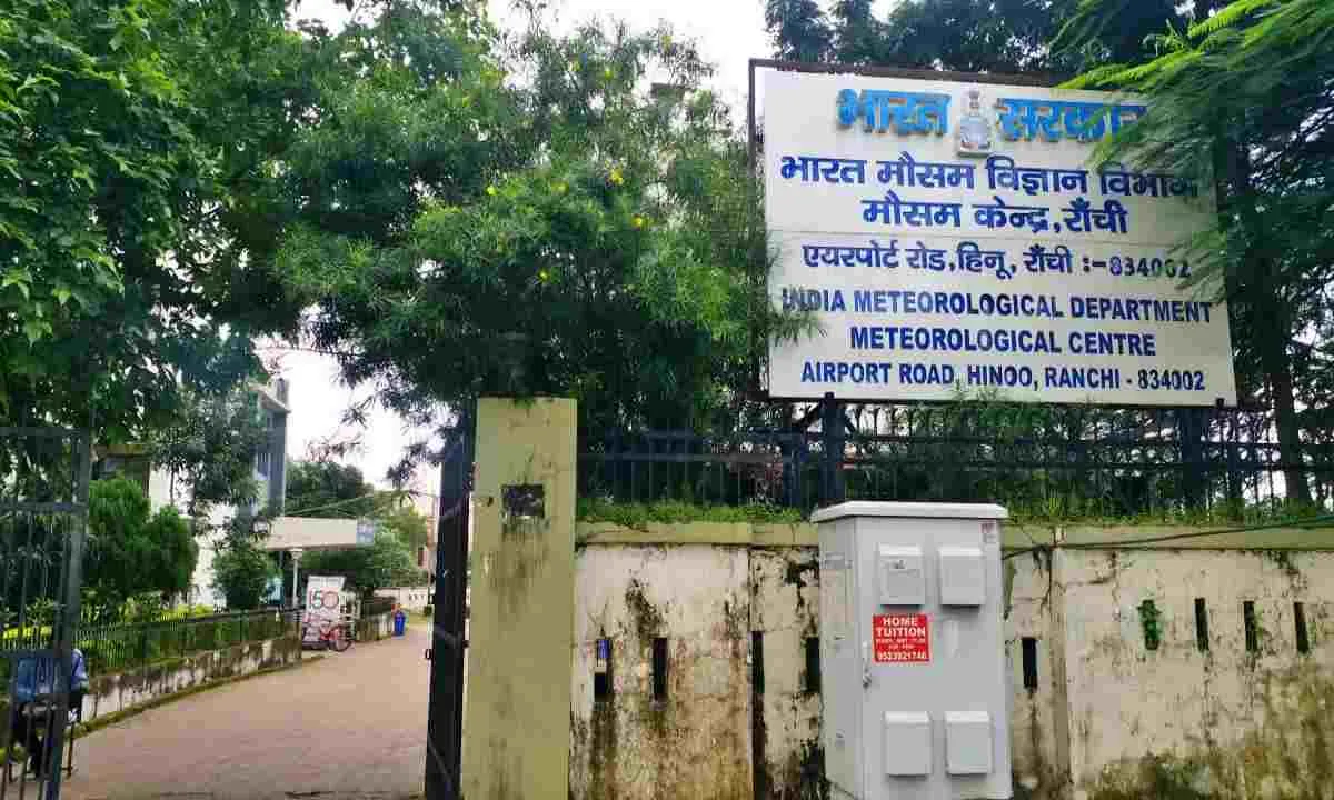 बारिश से बदला मौसम का मिजाज, तापमान में 3 से 4 डिग्री की गिरावट