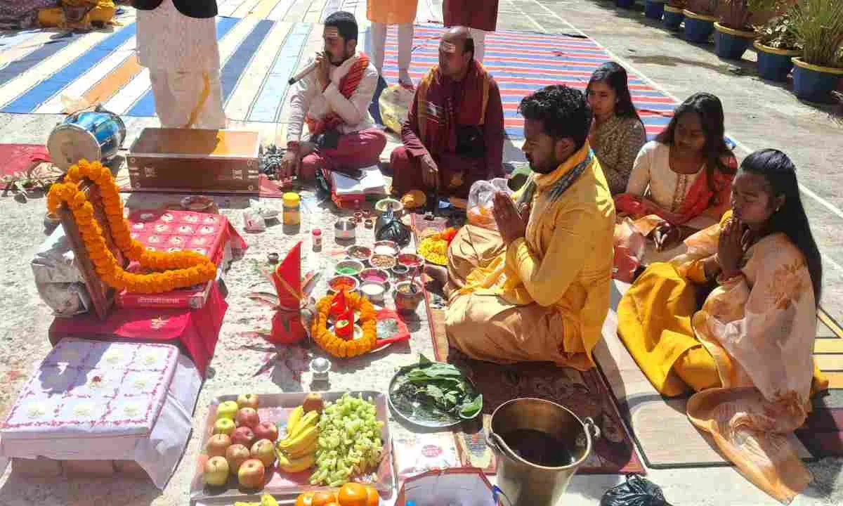 ग्रिजली कॉलेज में  हवन-पूजन और भजन कीर्तन के साथ स्थापना दिवस समारोह संपन्न