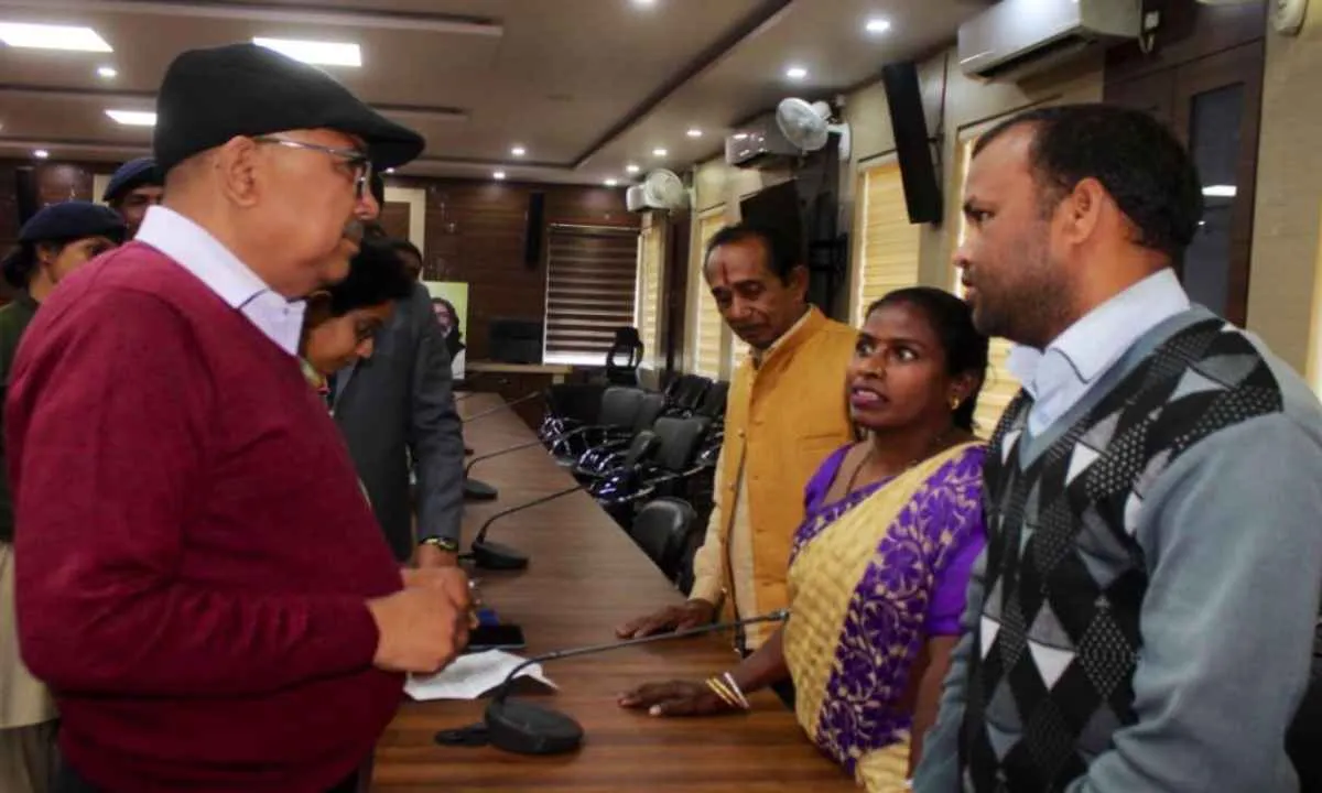 समाहरणालय में आयोजित जनता दरबार में 34 मामलों पर सुनवाई