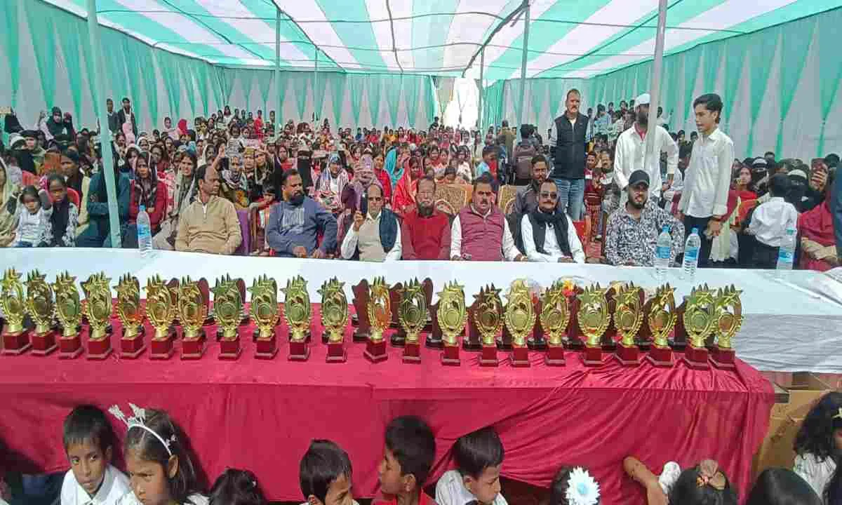 हजारीबाग में विद्यालयों के वार्षिक समारोह में बच्चों ने दिखाई सांस्कृतिक प्रतिभा