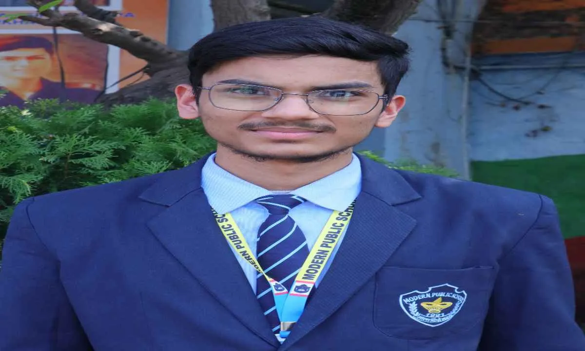 Koderma News : मॉडर्न पब्लिक स्कूल के छात्र पार्थ अग्रवाल ने जेईई मेंस में हासिल की शानदार सफलता