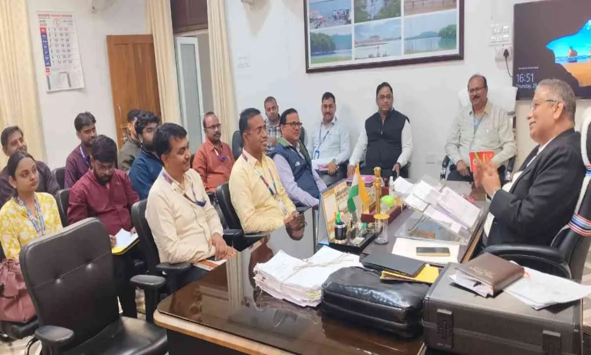 Koderma News : राष्ट्रीय लोक अदालत की तैयारी को लेकर बैंकों के साथ बैठक