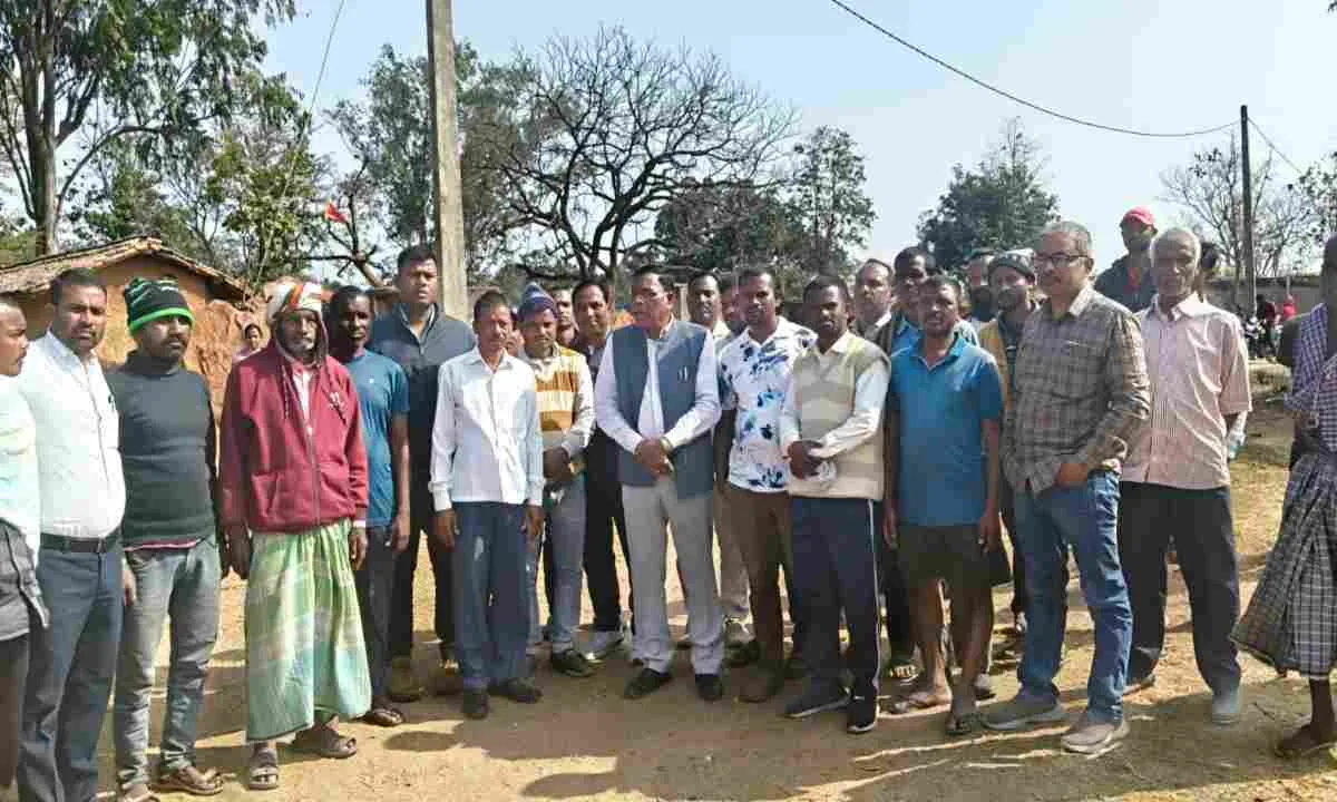 Giridih News : राजेश सिंह के घर में लगी भीषण आग, 5 से 6 लाख रुपये का नुकसान