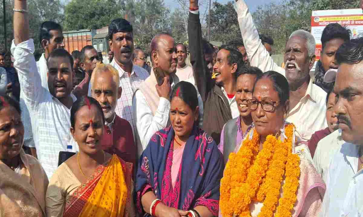 आम आदमी पार्टी की सहोदरी देवी पर भरोसा, फुसरो अध्यक्ष पद के लिए नामांकन