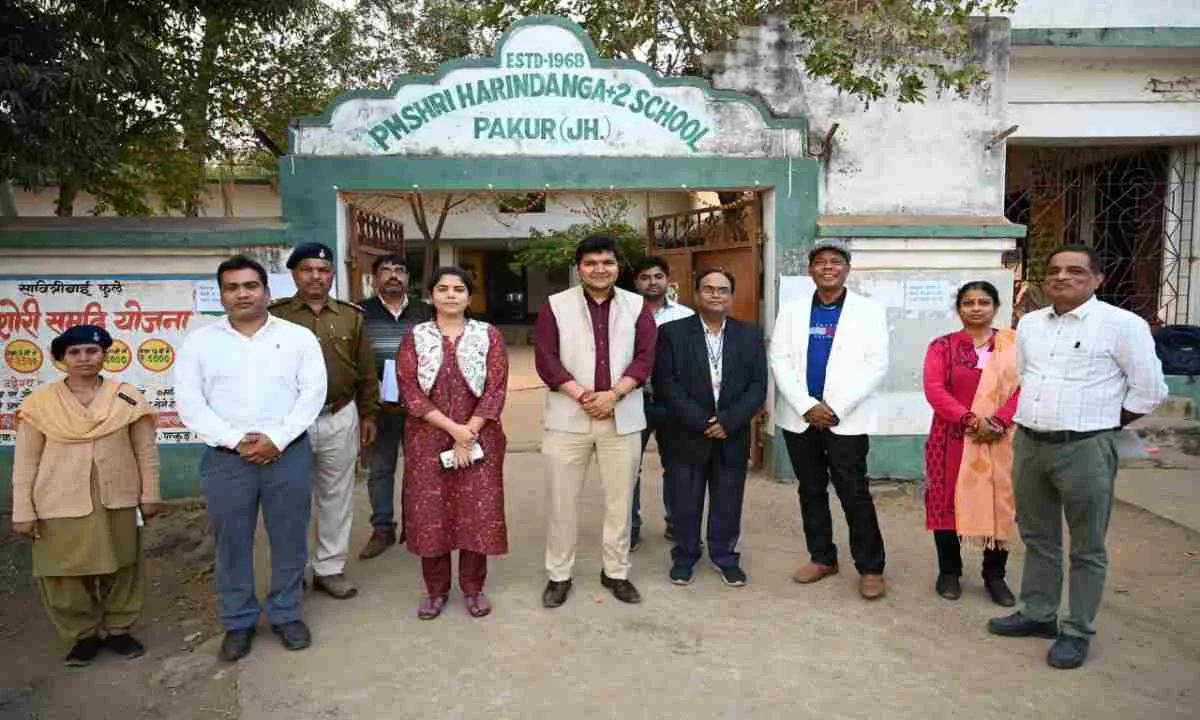 नगर निकाय चुनाव को लेकर जिला निर्वाचन पदाधिकारी एवं पुलिस अधीक्षक ने संवेदनशील मतदान केंद्रों का किया निरीक्षण