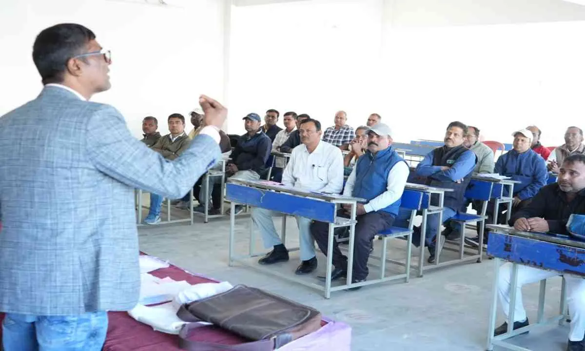 नगर निकाय चुनाव 2026: जी.एल.ए. कॉलेज में मतदानकर्मियों को विशेष प्रशिक्षण