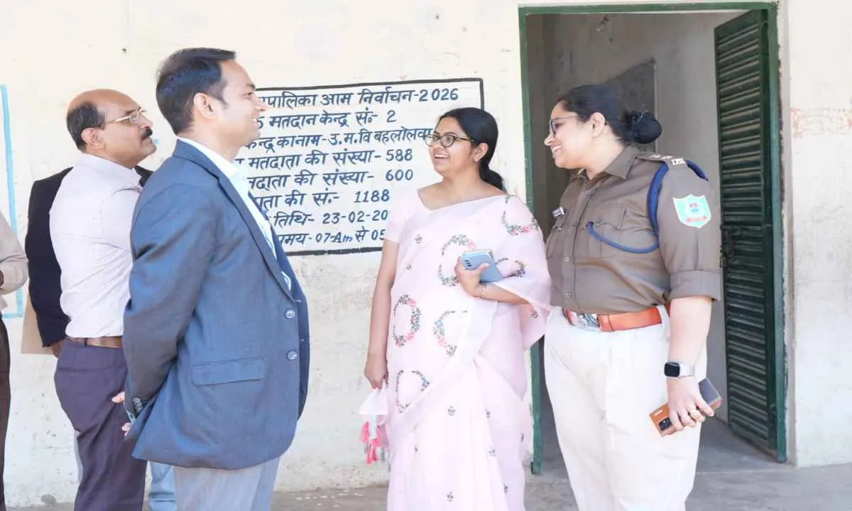 Palamu News : मेदिनीनगर में डीसी समीरा एस और एसपी रीष्मा रमेशन ने किया निरीक्षण